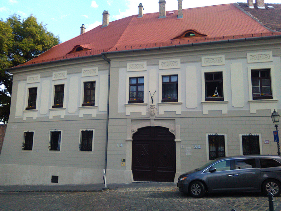 Budavári műemlék lakóépületek felújítása